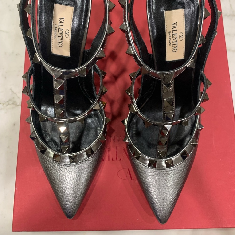 Valentino Garavani Rockstud Gunmetal T-Strap heels 100 mm caged pumps 37.5